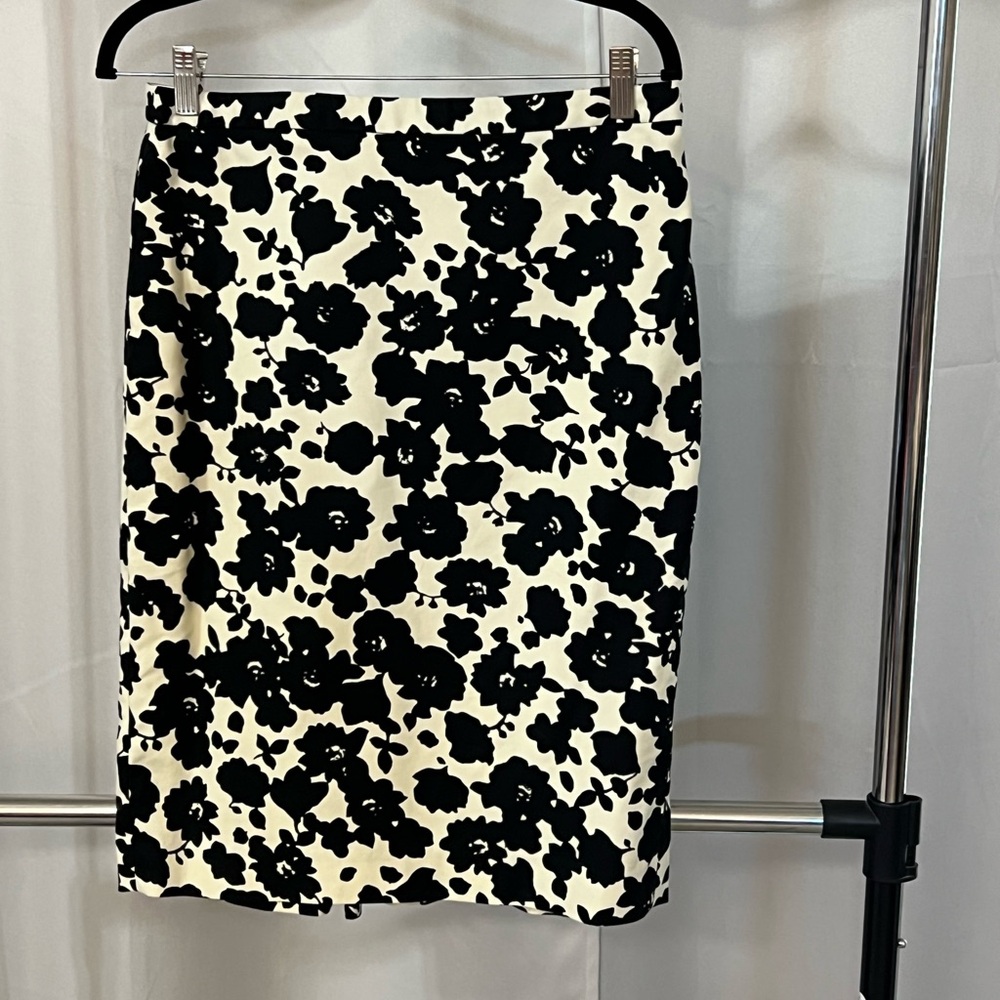 LOFT Black and White Floral Pencil Skirt